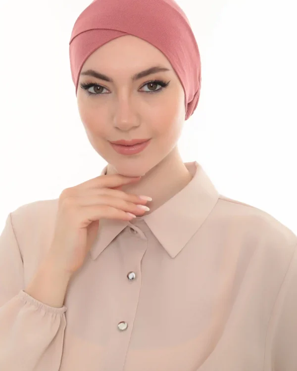 Stylish Dusty Rose Crossover Turban Cap – Soft & Chic - Image 2