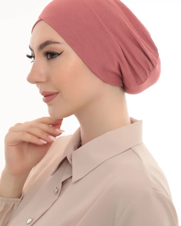 Stylish Dusty Rose Crossover Turban Cap – Soft & Chic - Image 3
