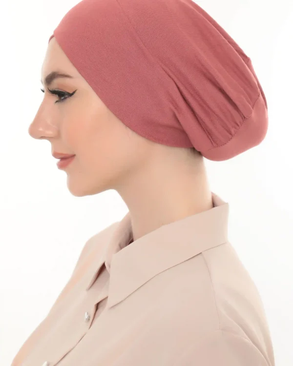 Stylish Dusty Rose Crossover Turban Cap – Soft & Chic - Image 4